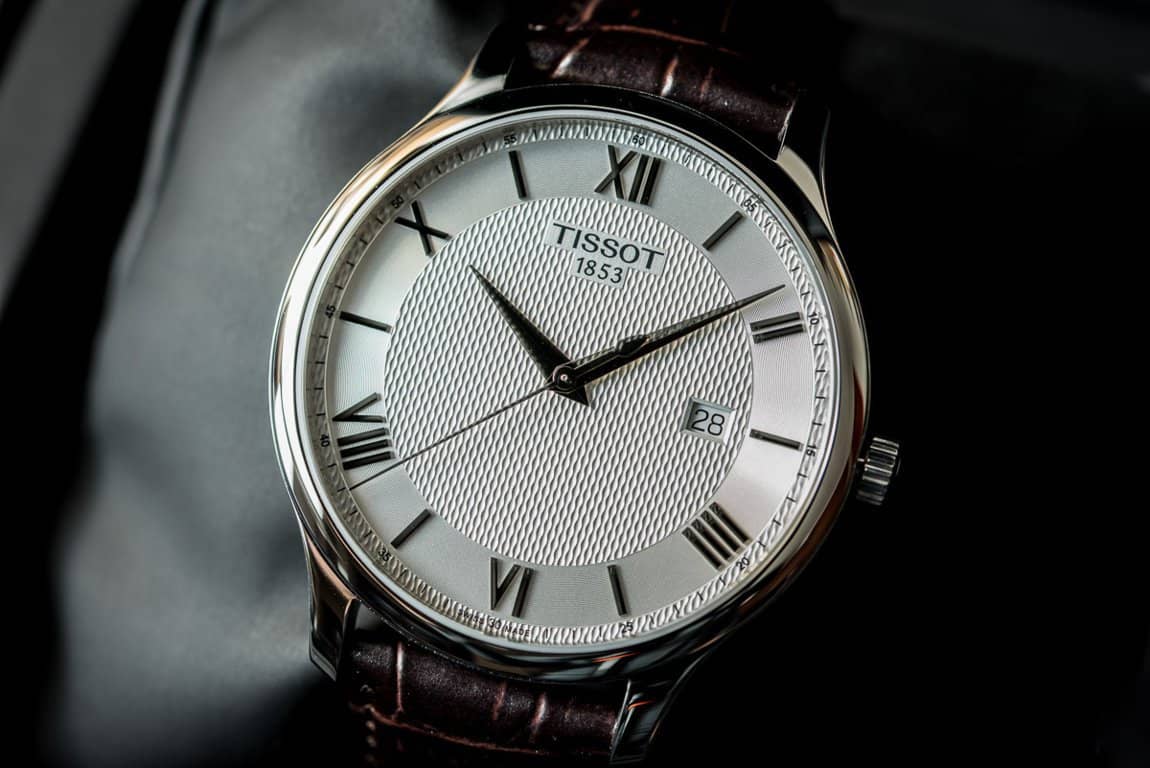 Kiểm tra mặt đồng hồ Tissot chính hãng